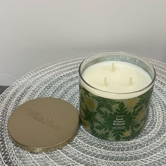 BBW White Barn Iced Winter Balsam 3 Wick Candle NWT - Picture 2 of 4